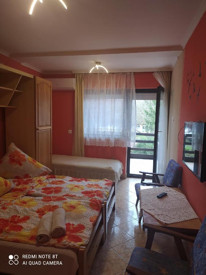 Apartmanhaz Gabriella Harkány Exteriör bild