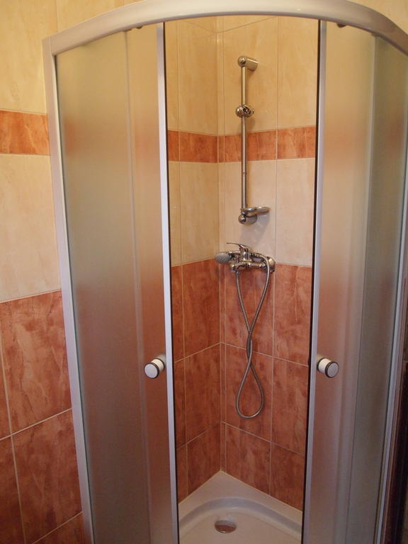 Apartmanhaz Gabriella Harkány Rum bild